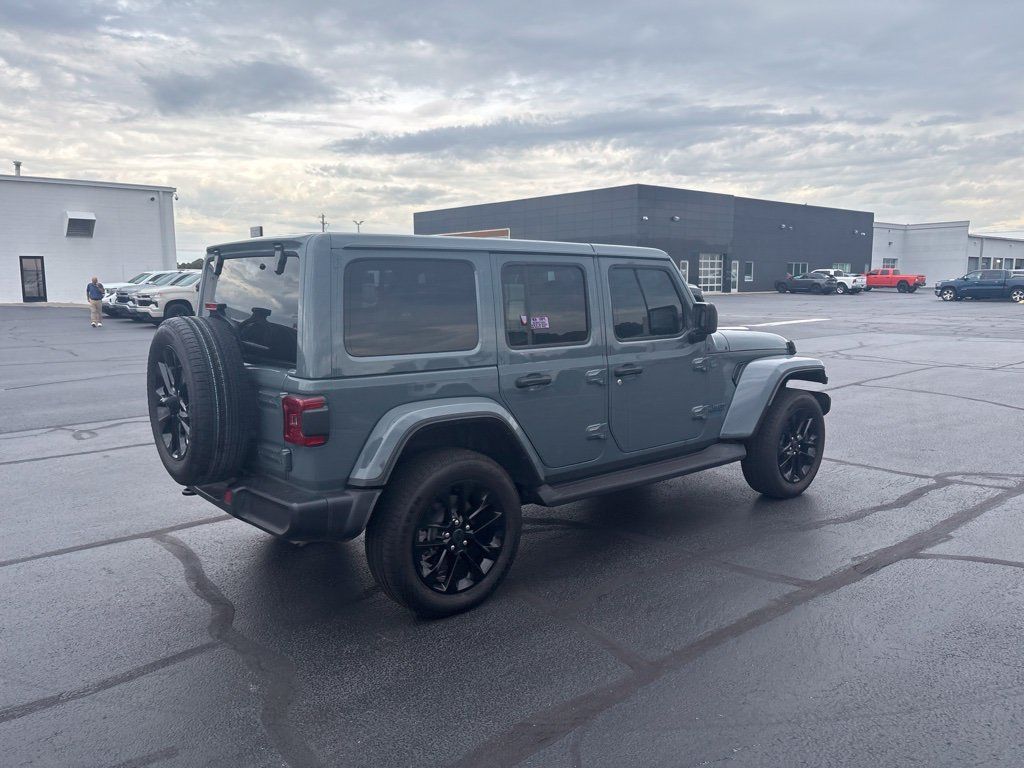 Used 2025 Jeep Wrangler Unlimited Sahara AWD/4WD image 15