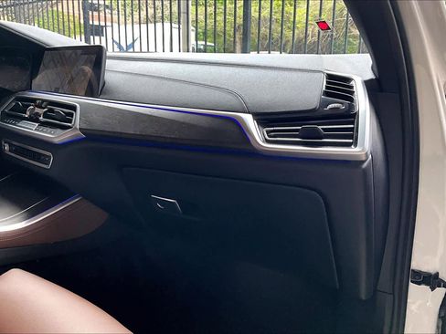 Used 2022 BMW X5 sDrive40i w/ M Sport Package image 18