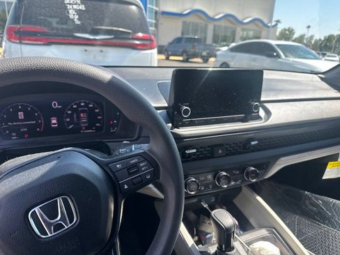 Used 2024 Honda Accord EX image 11