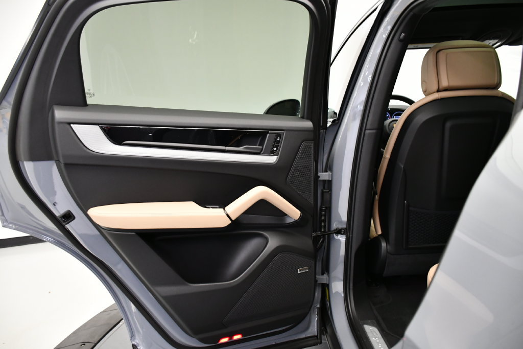 Certified 2026 Porsche Cayenne Coupe AWD/4WD image 45