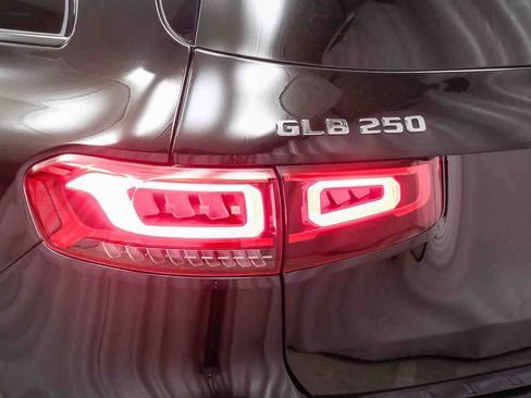 Certified 2023 Mercedes-Benz GLB 250 image 7