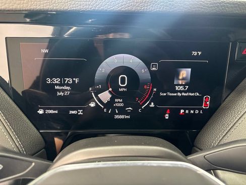 Used 2025 GMC Yukon XL Denali AWD/4WD image 15
