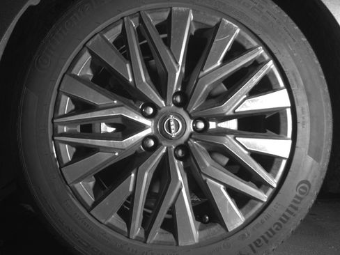 Used 2025 Nissan Altima 2.5 SV FWD image 12
