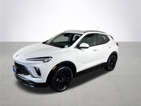 Used 2024 Buick Encore GX Sport Touring image 2