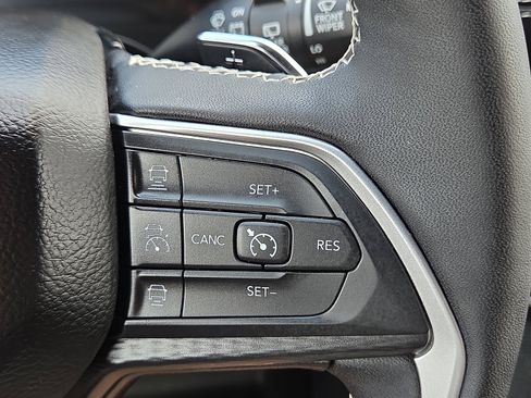 Used 2024 Jeep Grand Cherokee L Altitude AWD/4WD image 22
