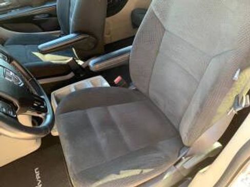 Used 2016 Dodge Grand Caravan SE image 25