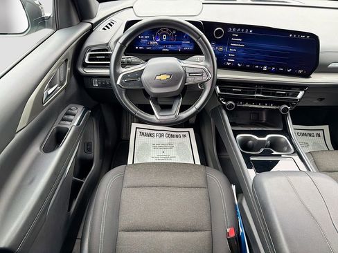 Used 2024 Chevrolet Traverse LT image 16