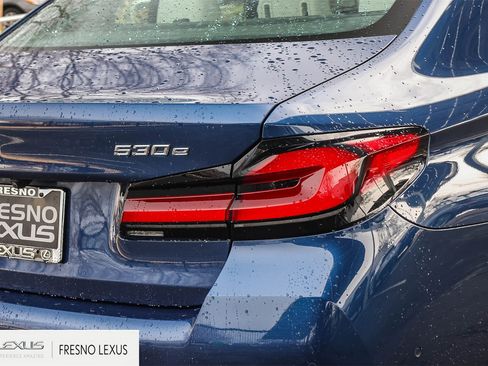 Used 2022 BMW 530e w/ M Sport Package image 7