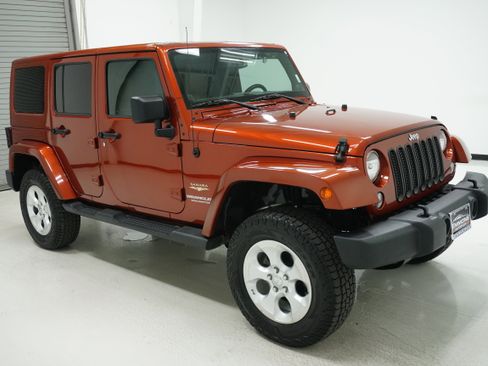 Used 2014 Jeep Wrangler Unlimited Sahara w/ Max Tow Package image 3