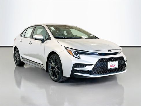 New 2025 Toyota Corolla SE image 3