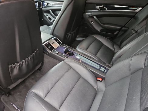 Used 2014 Porsche Panamera 4 image 12