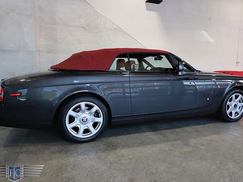 Used 2017 Rolls-Royce Phantom Drophead Coupe RWD image 49