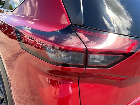 Used 2025 Nissan Rogue SV FWD image 27