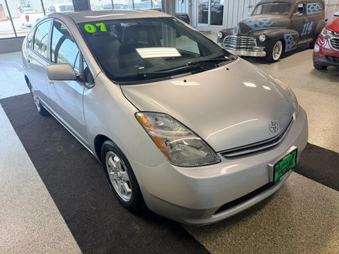 Used 2007 Toyota Prius w/ Pkg 2 FWD image 2