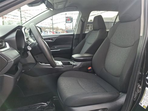 Used 2024 Toyota RAV4 XLE image 15