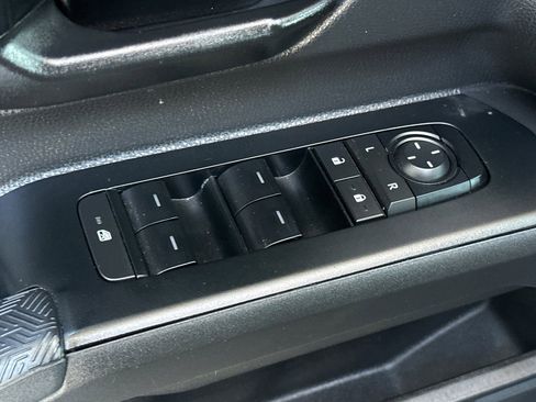 Used 2025 Toyota Tacoma SR5 AWD/4WD image 12
