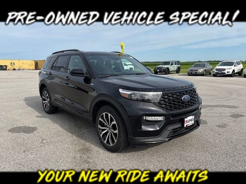 Used 2023 Ford Explorer ST-Line w/ Class IV Trailer Tow Package AWD/4WD image 1
