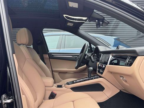 New 2026 Porsche Macan image 17