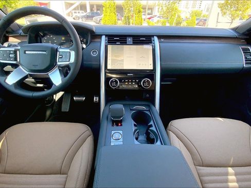 New 2025 Land Rover Discovery Dynamic SE image 5
