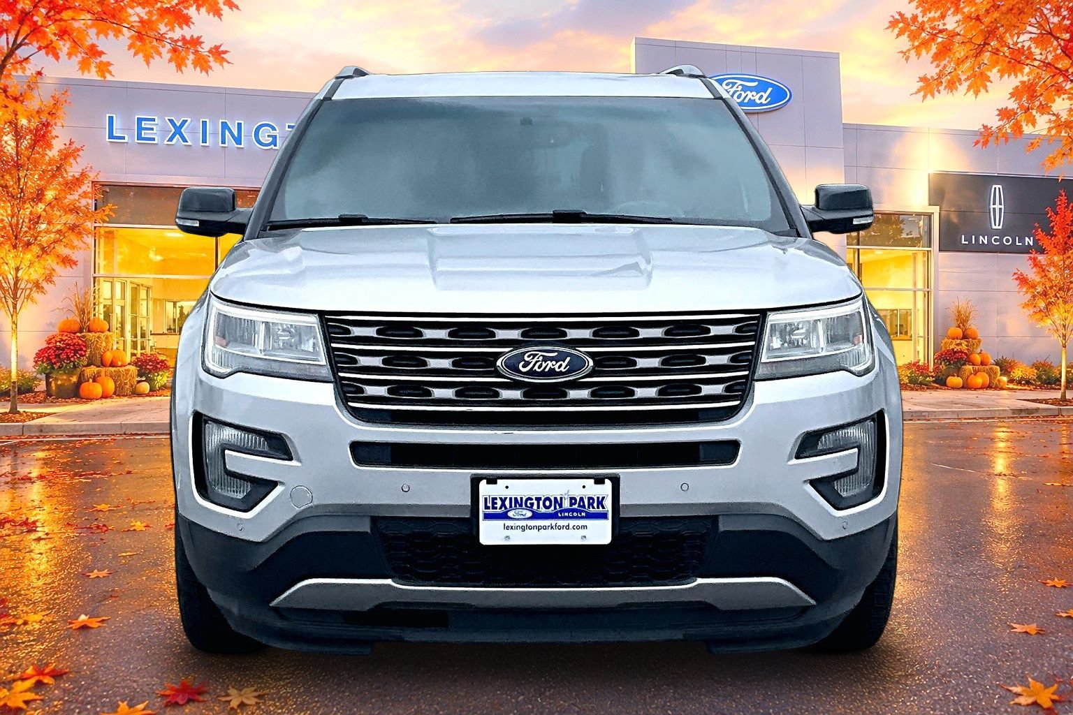 Used 2016 Ford Explorer XLT w/ Equipment Group 202A AWD/4WD image 2