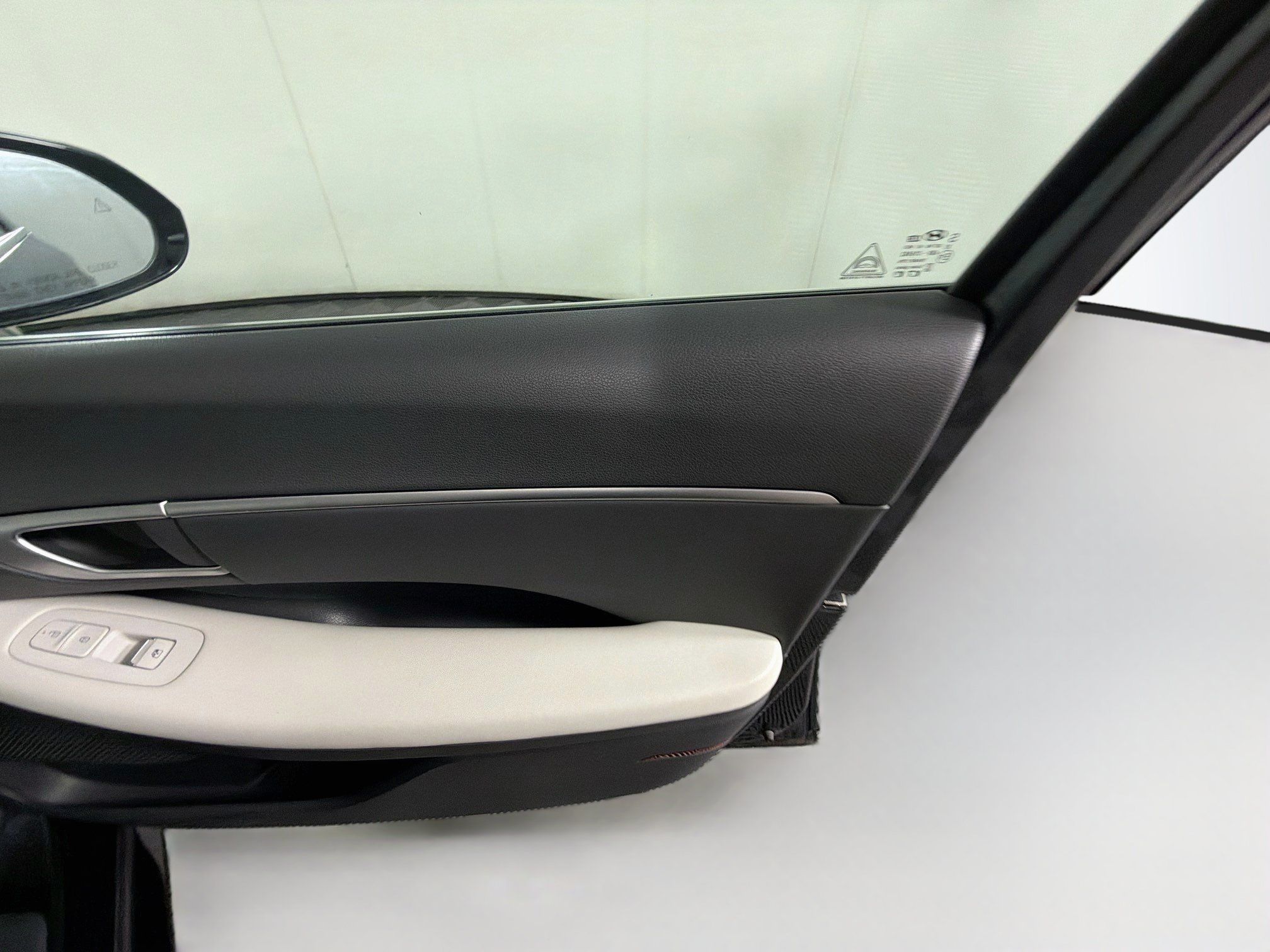 Used 2025 Hyundai Sonata SEL FWD image 30
