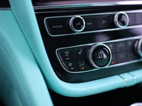 Used 2021 Bentley Bentayga image 37