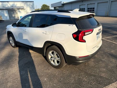 Used 2022 GMC Terrain SLE w/ Driver Convenience Package AWD/4WD image 9