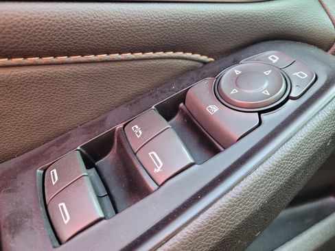 Used 2018 Chevrolet Traverse LT image 27