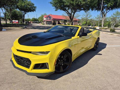 Used 2016 Chevrolet Camaro SS RWD image 2