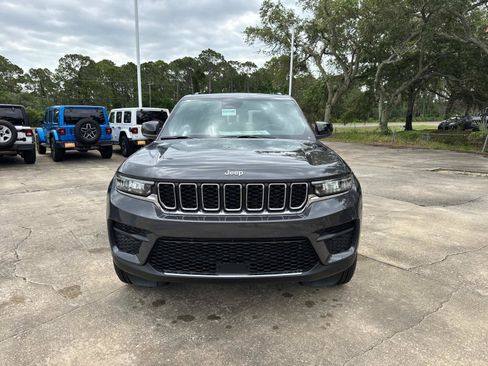New 2026 Jeep Grand Cherokee Laredo w/ Trailer Tow Package AWD/4WD image 8