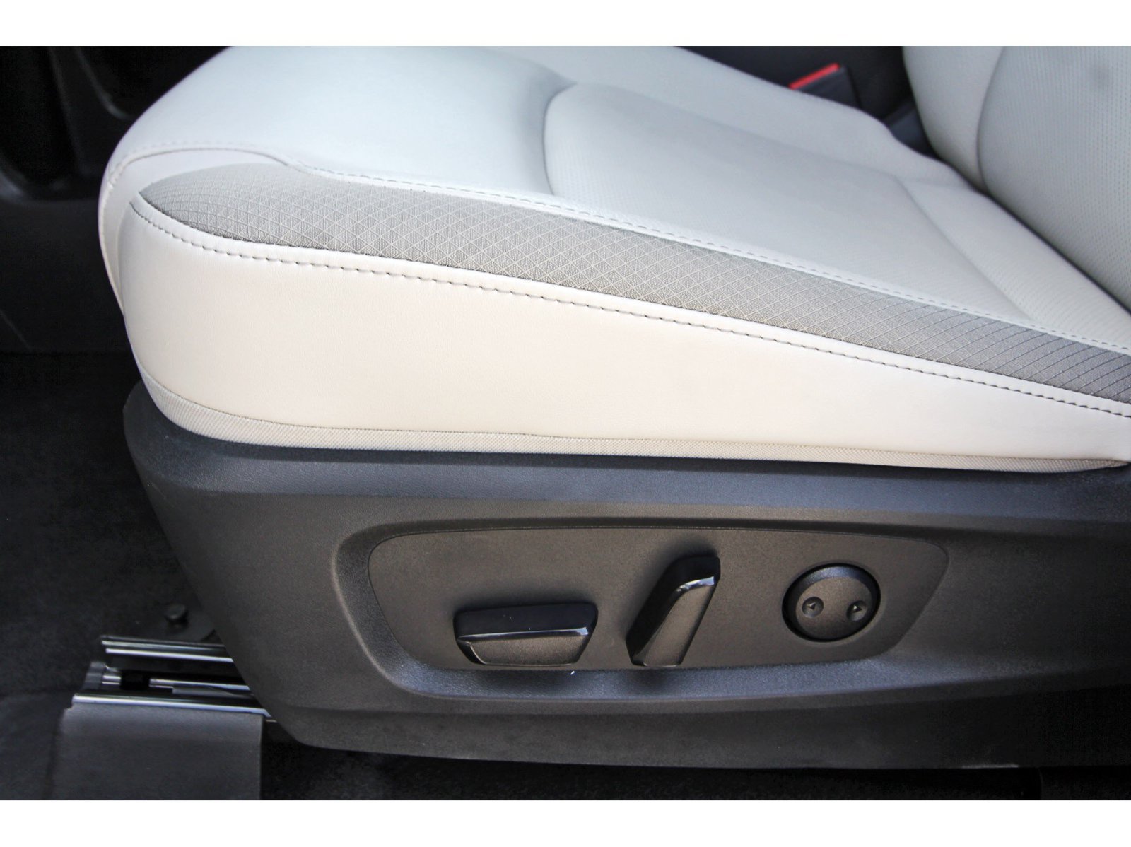 Certified 2026 Nissan Pathfinder SL AWD/4WD image 33