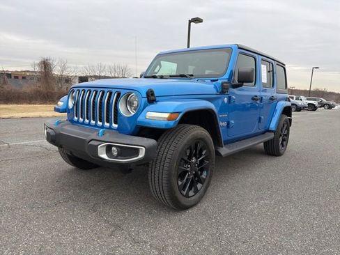 Used 2023 Jeep Wrangler Sahara w/ Cold Weather Group image 4