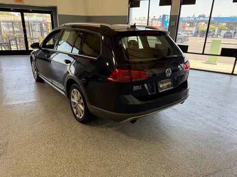Used 2017 Volkswagen Golf Alltrack SEL AWD/4WD image 5