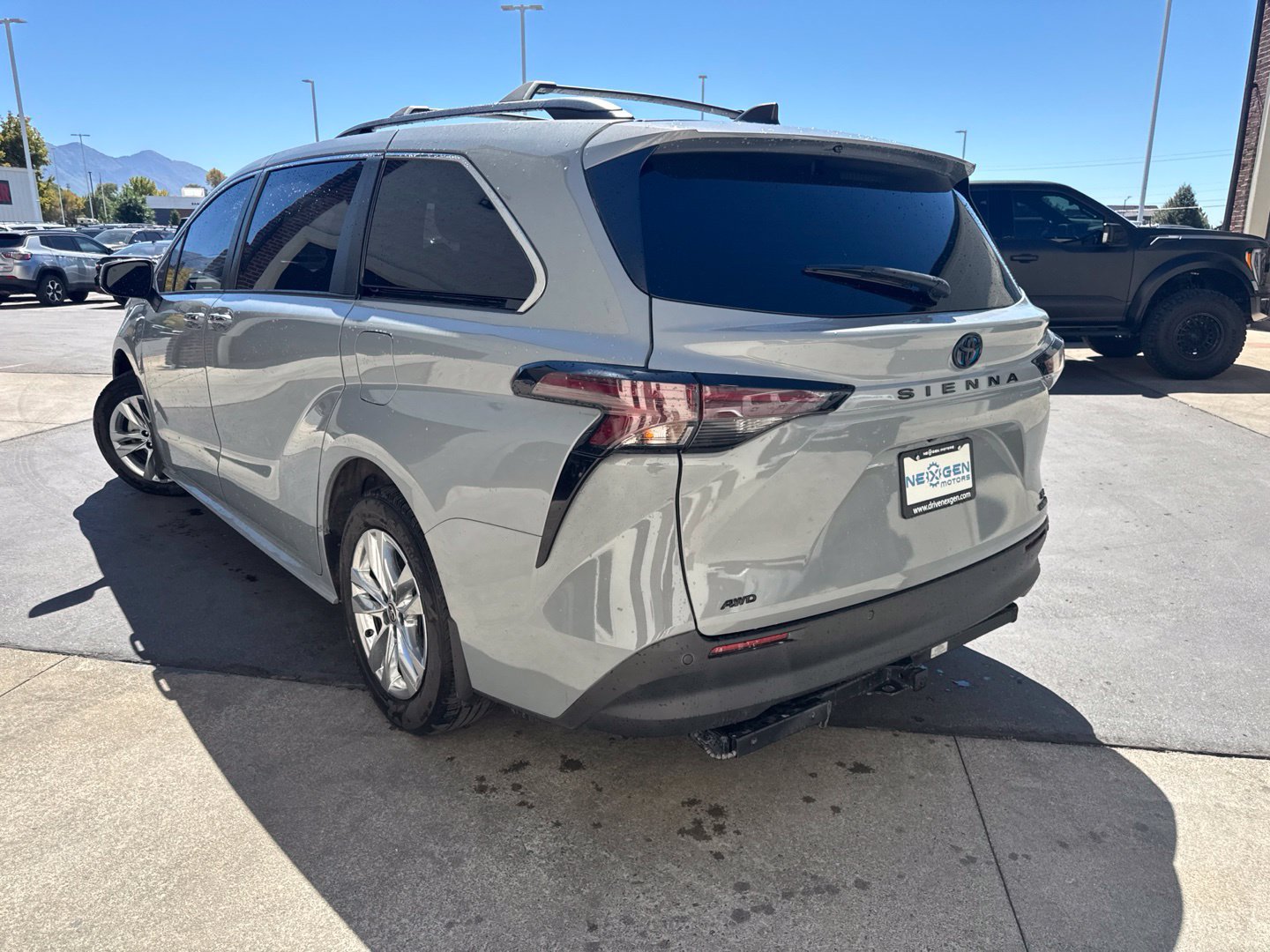 Used 2023 Toyota Sienna XLE Woodland Edition AWD/4WD image 6