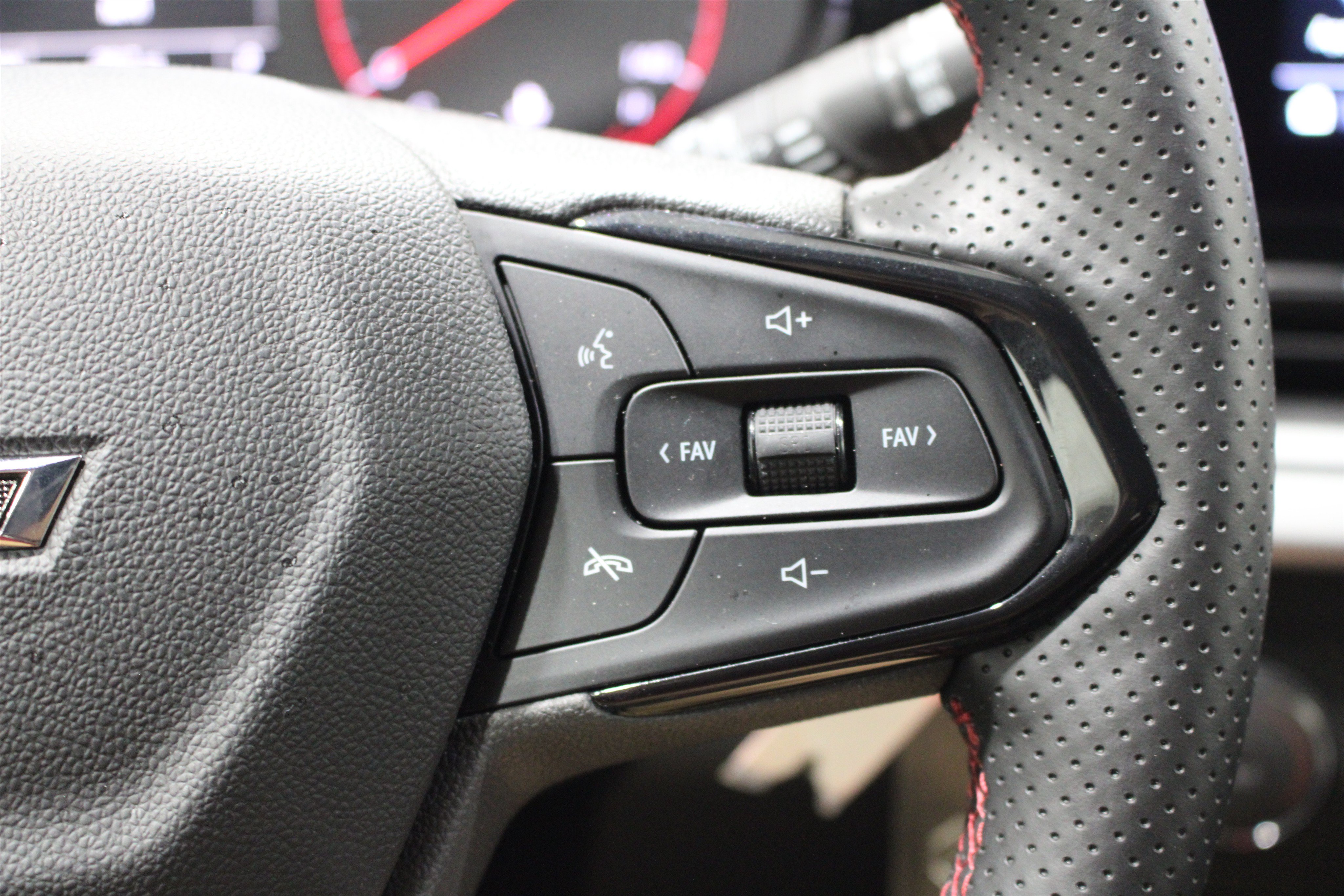 New 2026 Chevrolet Trax RS w/ Driver Confidence Package FWD image 14