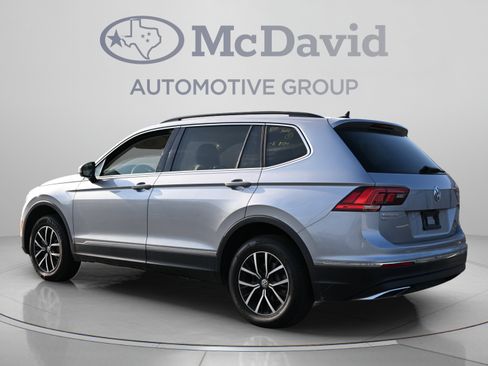 Used 2021 Volkswagen Tiguan SE w/ Panoramic Sunroof Package FWD image 4