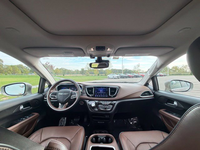 Used 2017 Chrysler Pacifica Limited FWD image 25