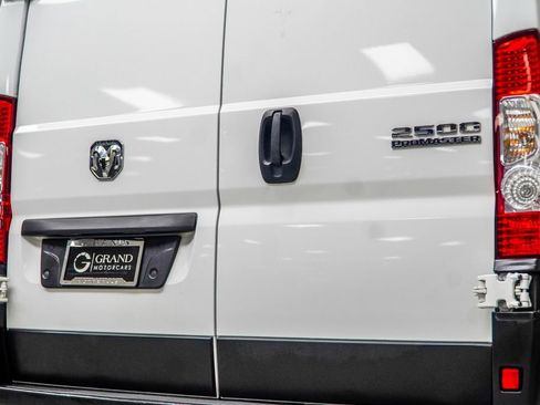 Used 2024 RAM ProMaster 2500 w/ Convenience Group FWD image 15