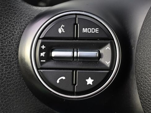 Used 2025 Kia Soul LX w/ LX Technology Package FWD image 33