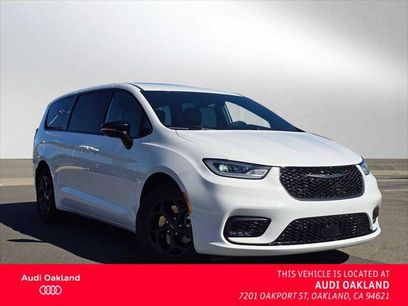 Used 2024 Chrysler Pacifica Limited