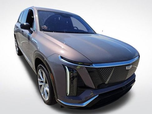Used 2026 Cadillac Vistiq Luxury AWD/4WD image 2