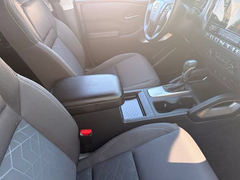 Certified 2025 Nissan Frontier SV RWD image 12