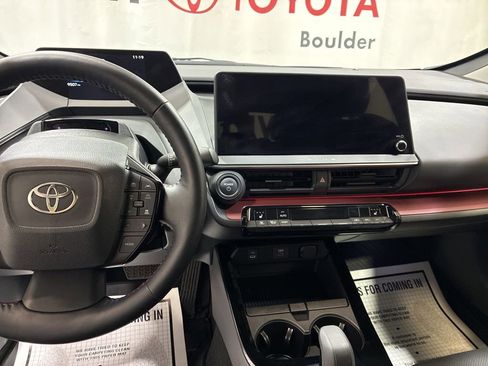 Used 2025 Toyota Prius Plug-In Hybrid FWD image 27