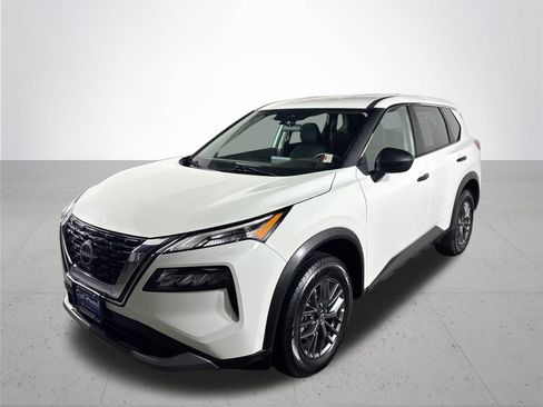 Used 2023 Nissan Rogue S AWD/4WD image 2