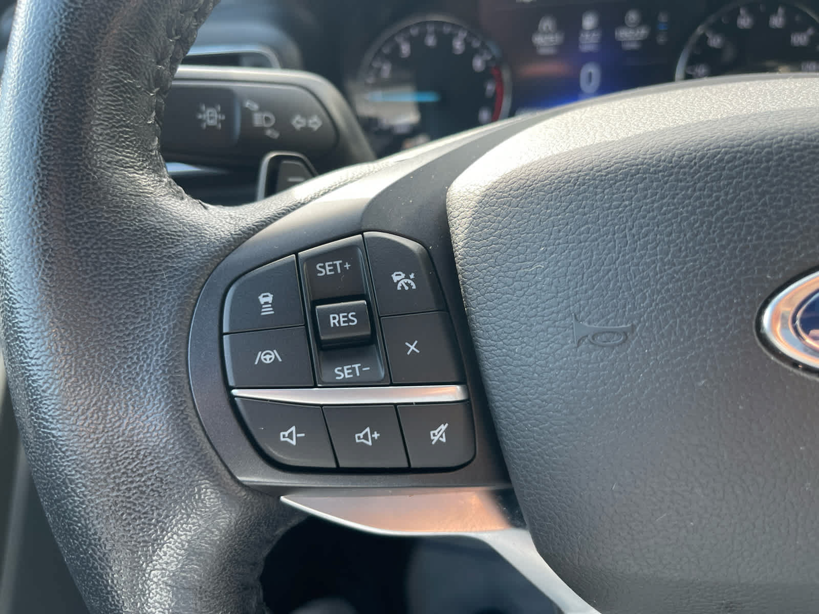Used 2020 Ford Explorer Limited AWD/4WD image 11