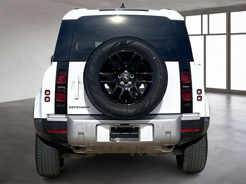 Used 2025 Land Rover Defender 110 S image 4