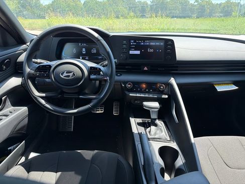 Certified 2025 Hyundai Elantra Sport FWD image 21