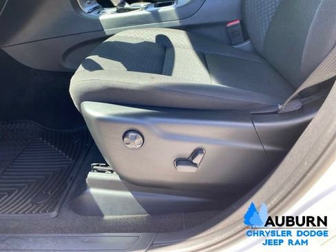 Used 2022 Jeep Grand Cherokee Laredo E AWD/4WD image 34