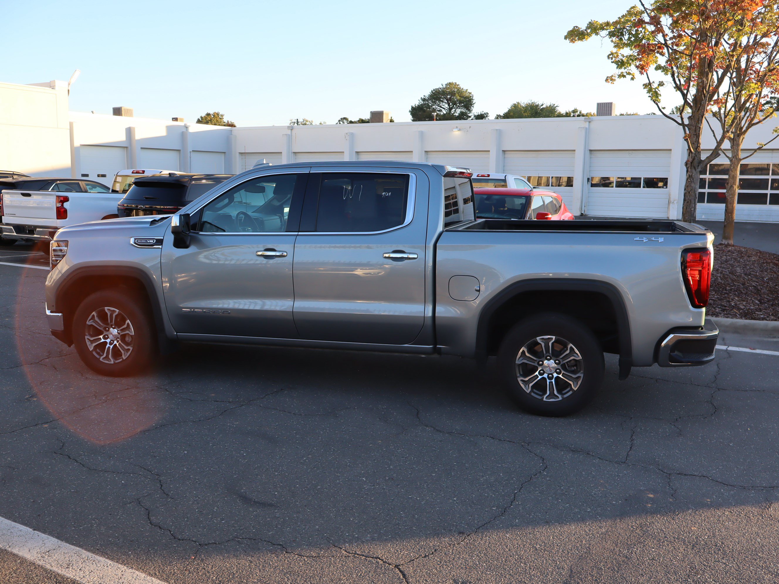Used 2025 GMC Sierra 1500 SLT AWD/4WD image 7