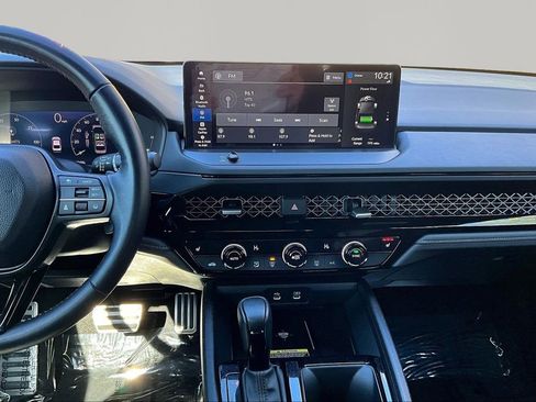 Used 2025 Honda Accord Sport image 9